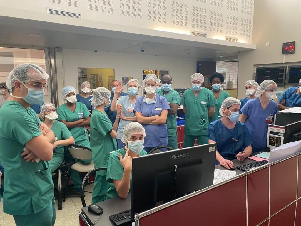 l'équipe des soignants de l’hôpital Lariboisière en session de formation pour PréLiFa, la plateforme de communication entre les malades du covid et leur famille, développé par HIPPOCAD et son partenaire INRIA